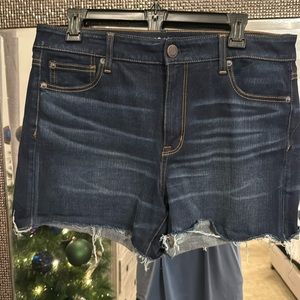 American Eagle Raw hem jean shorts! Size 14